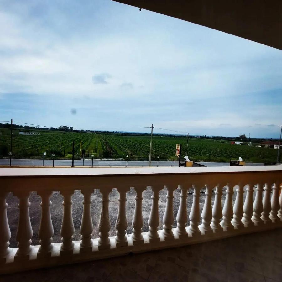 Roxy Bellavista Apartment Cogna Luaran gambar